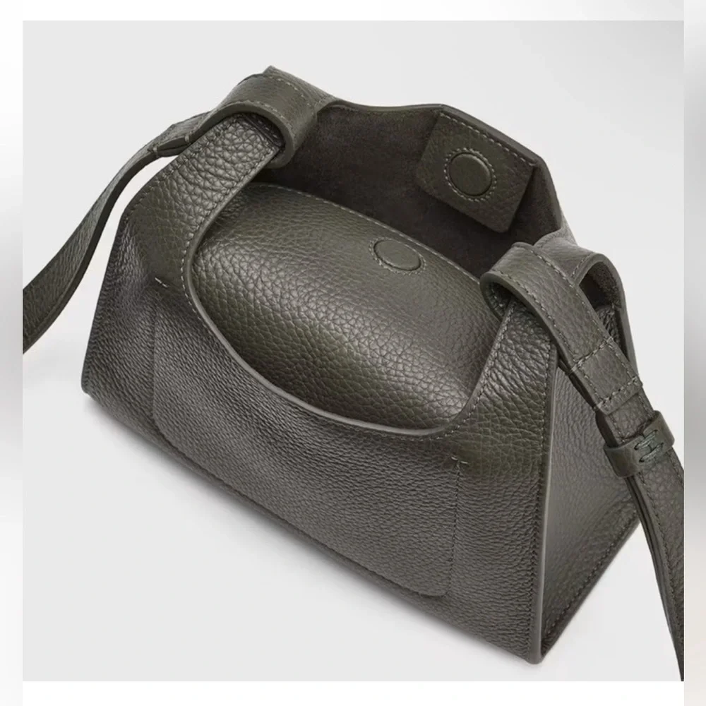 Cuyana Double Loop Shoulder Bag in dark olive - Picture 4 of 10